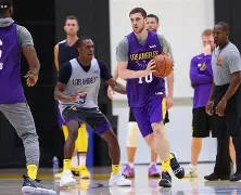 开元棋牌-关于洛杉矶湖人训练开放日；加时末段完成体检引欢呼；法甲在即；团队化学反应显著的信息